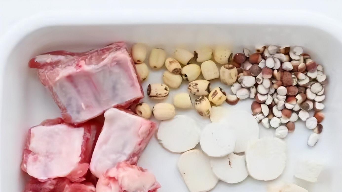 夏天喝这汤，排骨软烂脱骨还补气，一家人都喜欢