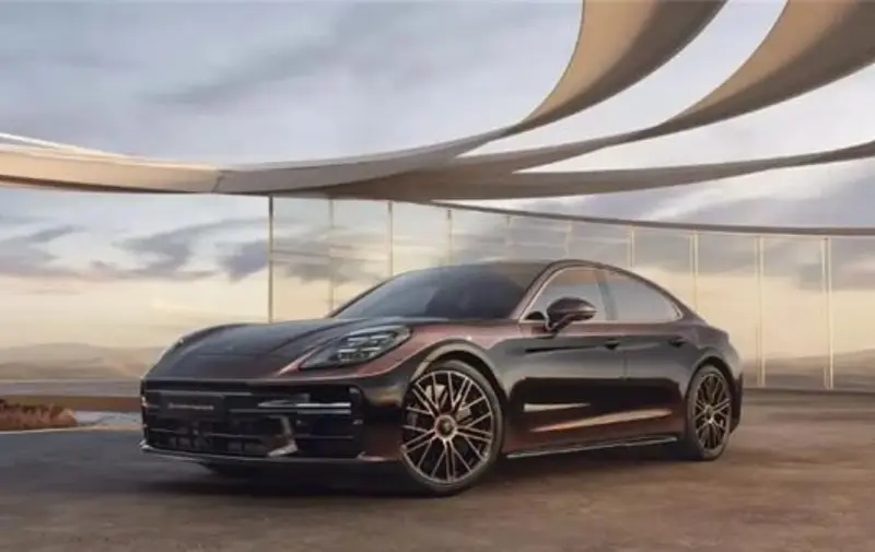 保时捷发布Panamera紫焰鎏金Turbo定制版 全球仅此一台