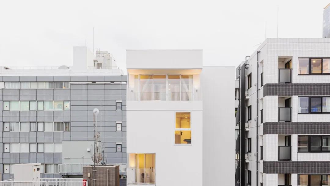 巧妙利用小居住空间 - Rakuragu酒店 / 小大建筑设计事务所