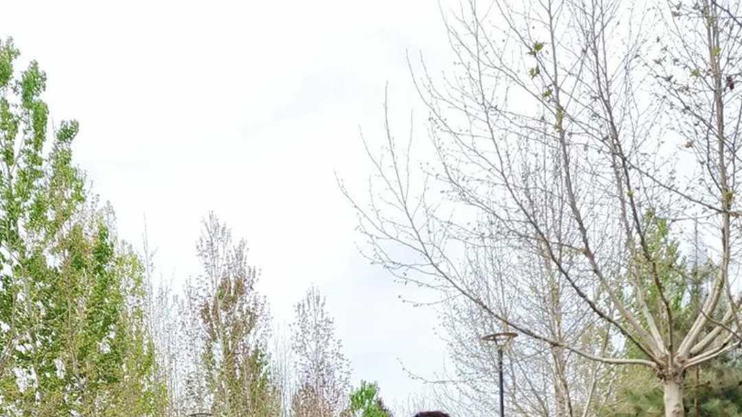 情感：云南怒江独龙江岸，夫妻编织独龙毯，彩虹经纬连古今