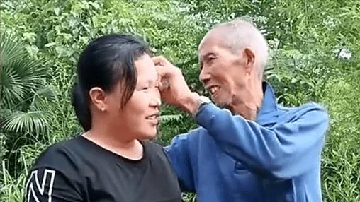 26岁女孩为71岁丈夫产下一子，如今丈夫去世，女孩执意为他守寡