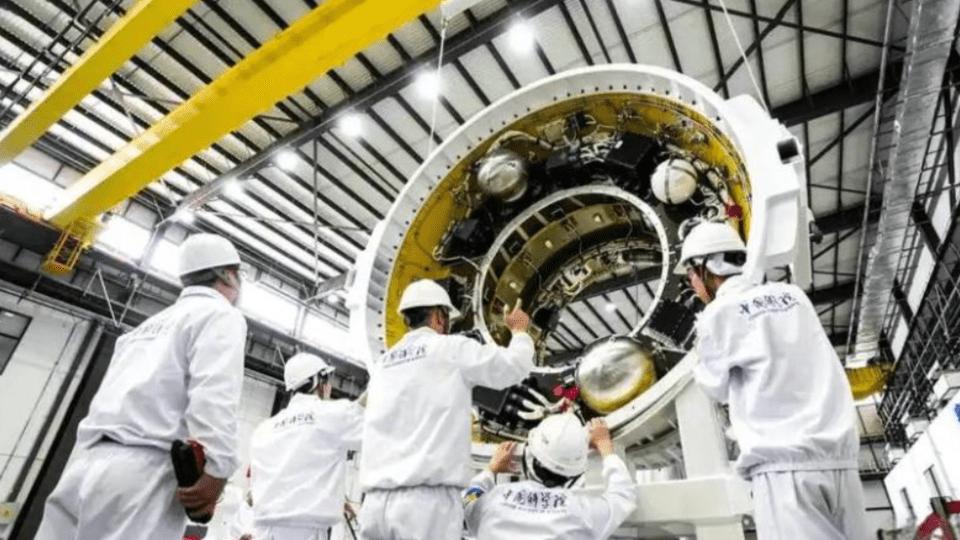 火箭轰的一声，中国“星链”发射！比美星链更低看的更清楚