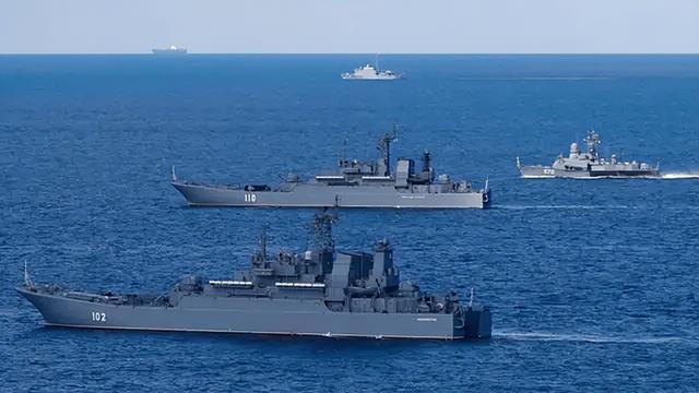 变本加厉，普京已终止谈判，日本向北方四岛增兵，警卫队倾泻实弹