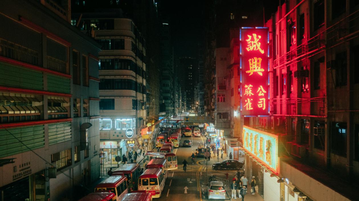 53岁李若彤举铁逆袭：从还债4000万到肌肉女王