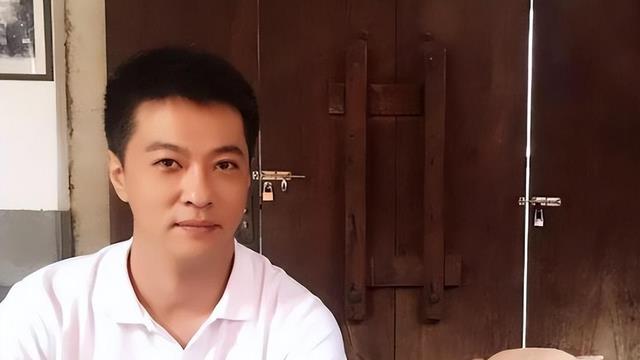 主持人顾国宁：40岁丧父，44岁离婚，45岁离开央视后怎样了？