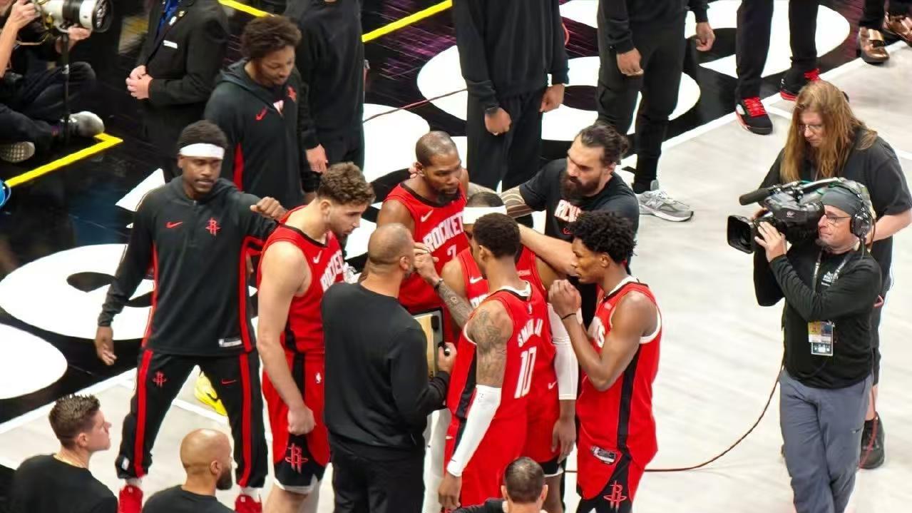 爆砍28+6，火箭奇兵掀翻掘金！申京8+6主动让位，他真不适合做球队老大