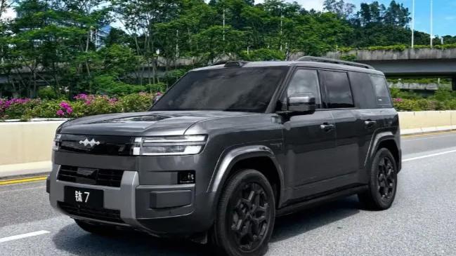 比亚迪10月销量突破44万！10月单出口就突破8.35万台，方程豹钛7本月销量突破2万！成今年最大黑