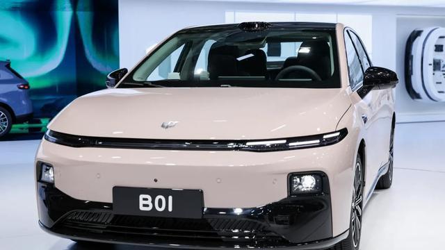 年轻人不知道买什么车？零跑刚亮相的B01可能正合你口味！