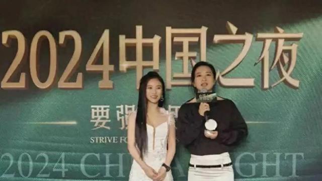 当42岁贾玲和21岁谷爱凌站在一起，我才发现