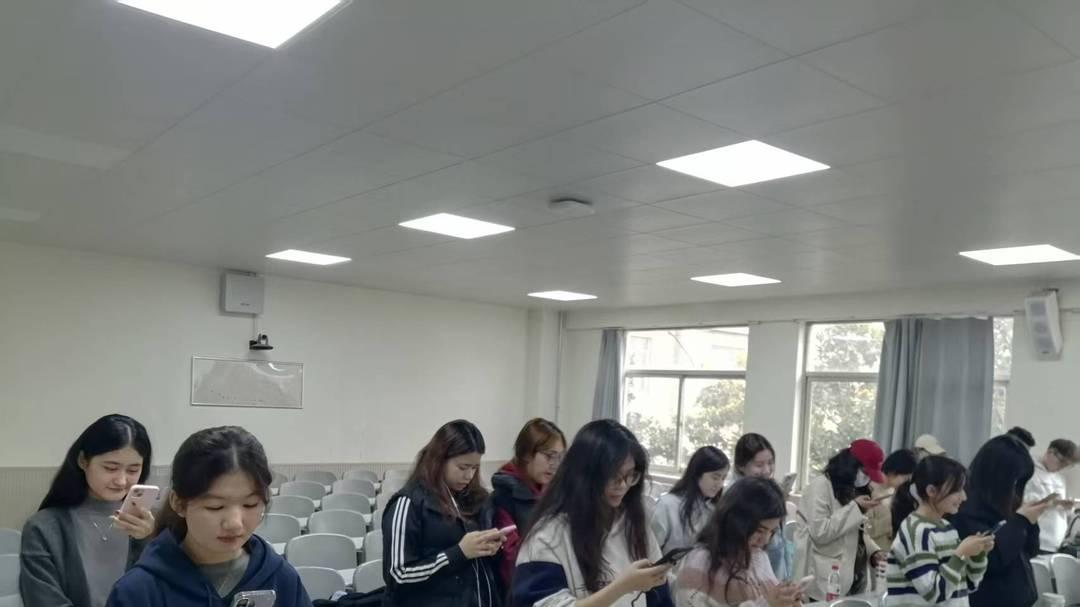 艾丽努尔·艾力：真正的自由是找到属于自己的答案——评南山剧社的话剧《星期三》