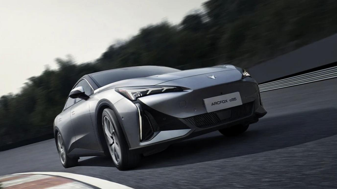 极狐汽车麋鹿测试82.8km/h封神！极狐阿尔法S5：灵韵底盘碾压小米SU7，贴地飞行更安全