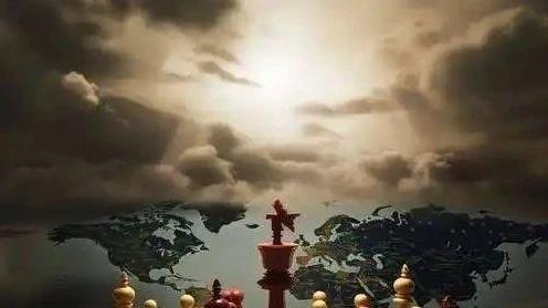 礼尚往来！055大驱奔赴诺曼底，与法国航母南海军演有何关联？