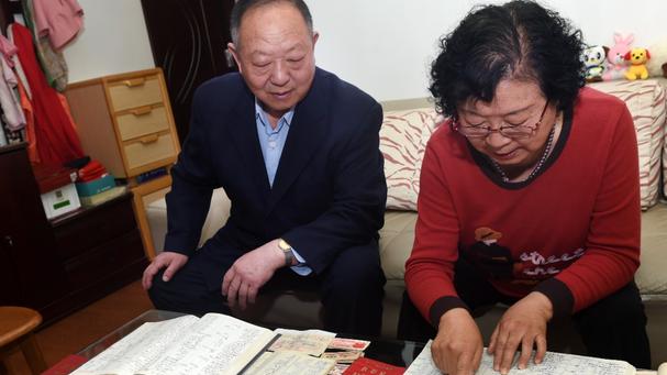 再婚老伴退休金8000，可到头来我连办年货的钱都没有，查看账本后，我才发现钱大部分钱都进了他儿子的腰