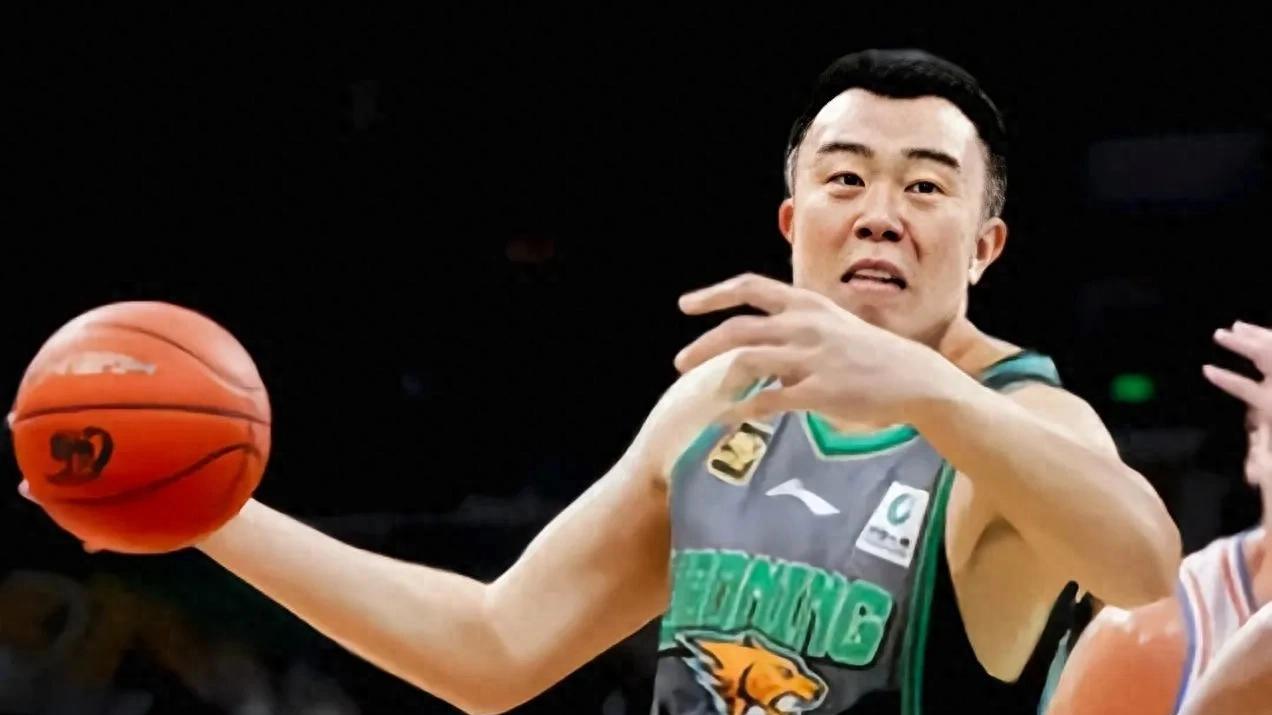 辽宁男篮碾压深圳队，杨鸣爱徒终于闪耀！