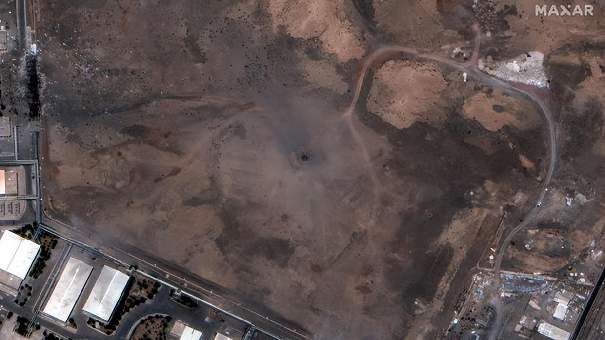 卫星照片显示美国袭击伊朗核设施前后
