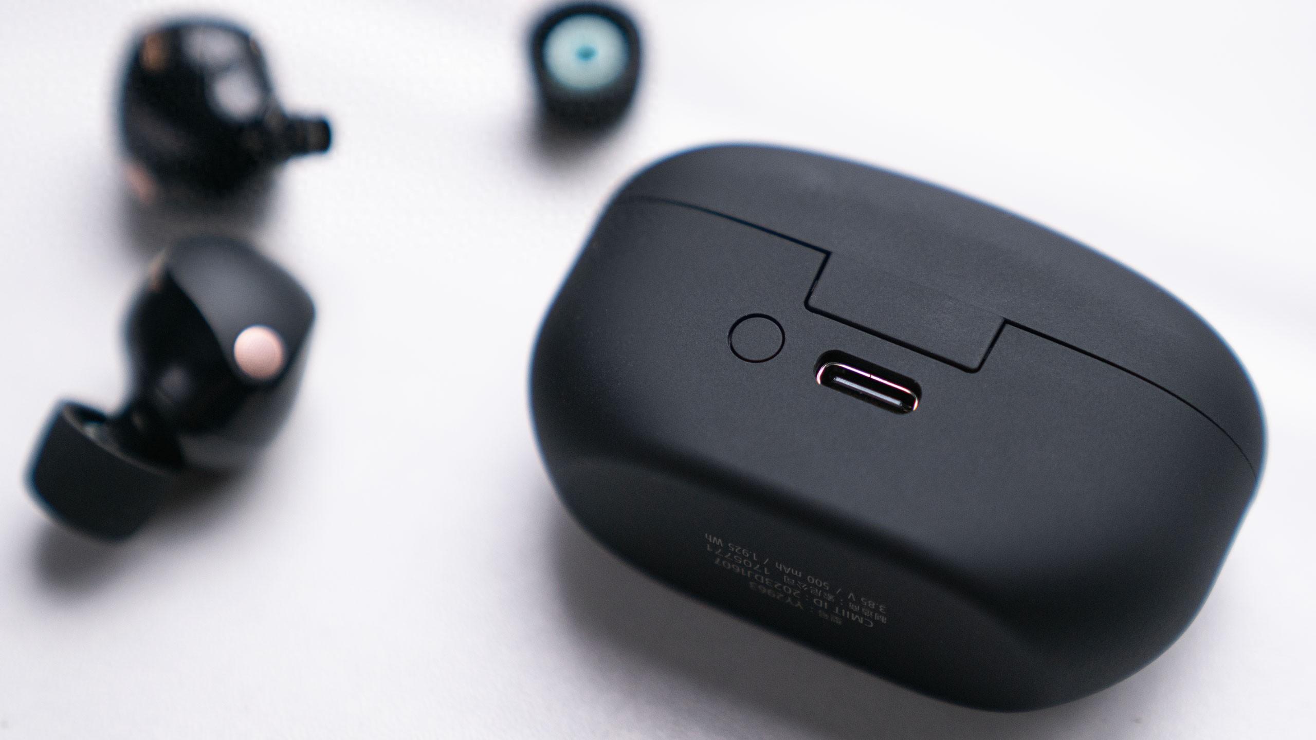 真无线降噪革命：索尼WF-1000XM5深度拆解，芯片之战进入双核时代