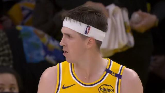 你打我就8分驱逐，你不打我就32+7！里夫斯摊牌了，他和东皇2选1