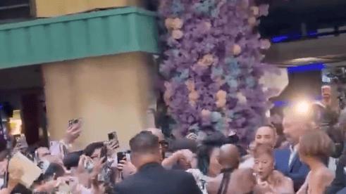 追星追进局子！冲A妹红毯男粉遭起诉，新加坡判罚让私生饭慌了