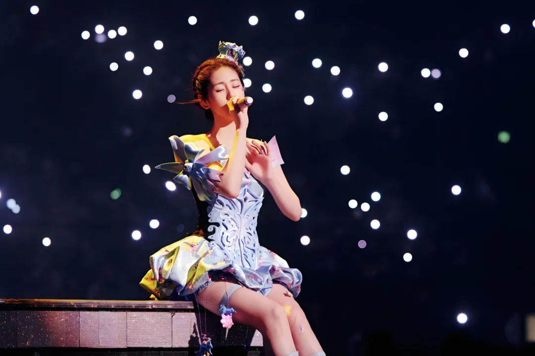 女王张碧晨，曾被骂靠女上位！