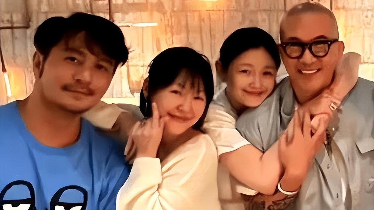 大S正式下葬！具俊晔手抱骨灰哭到不能自已，前夫汪小菲并未到场