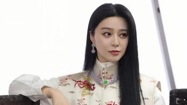 88岁香港风流大亨与范冰冰共舞，甜蜜无间，网友：想复出想疯了？