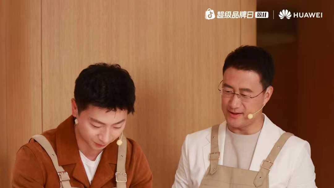 何刚马龙25号将联袂直播，全新三折叠和鸿蒙生态或是话题重点