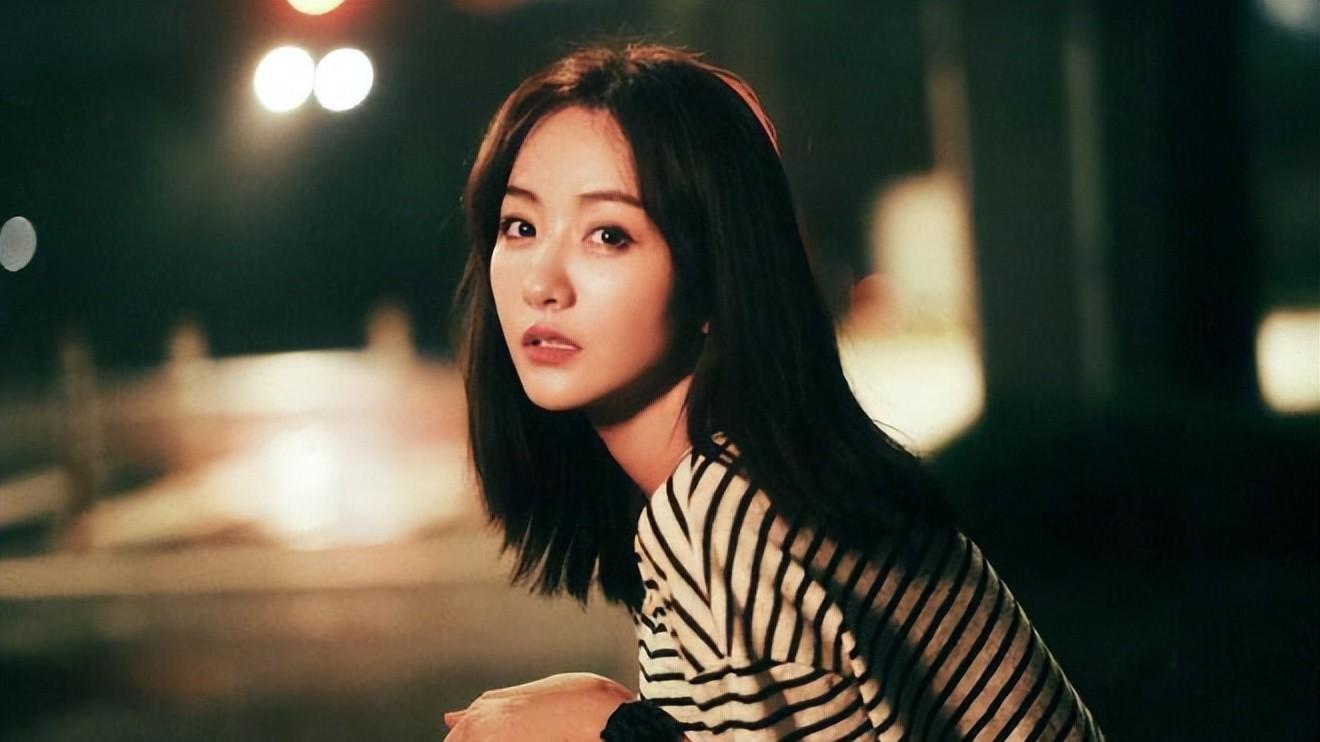 她用演技征服观众，中年绽放的魅力！不骄不躁，她的成功值得我们深思