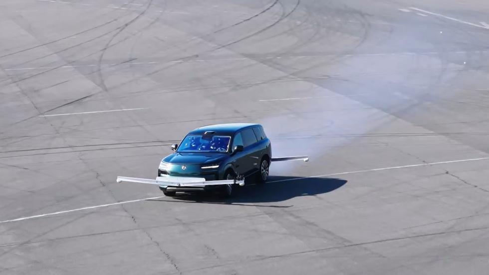 腾势N9以210km/h高速避让成绩，让世界见证中国科技安全新高度