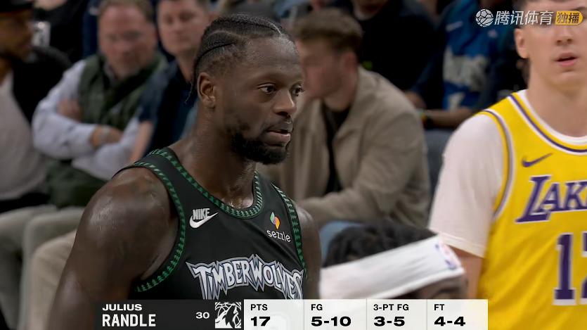 压哨绝杀！里夫斯28+16，拉拉维亚最强一战，赛后湖人球员激情庆祝