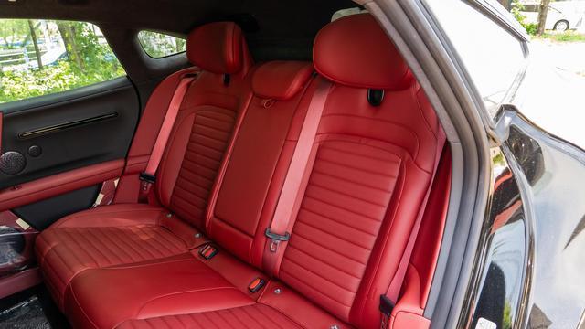 阿维塔06实力解析，轿跑SUV的全能表现，空间动力与科技兼备