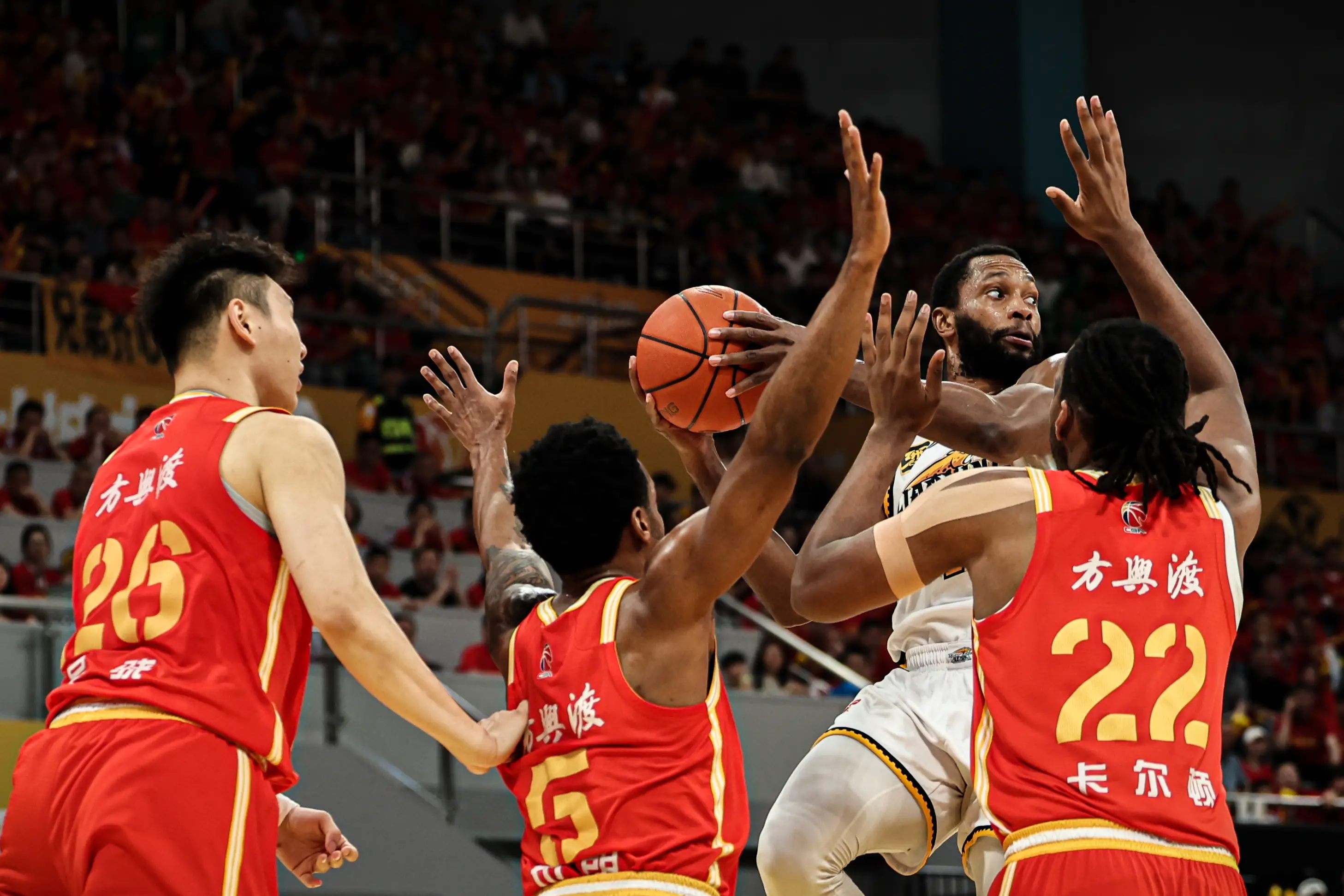 CBA王朝更迭之夜！广厦五杀复仇辽宁终结王朝 胡金秋36+10封神一战
