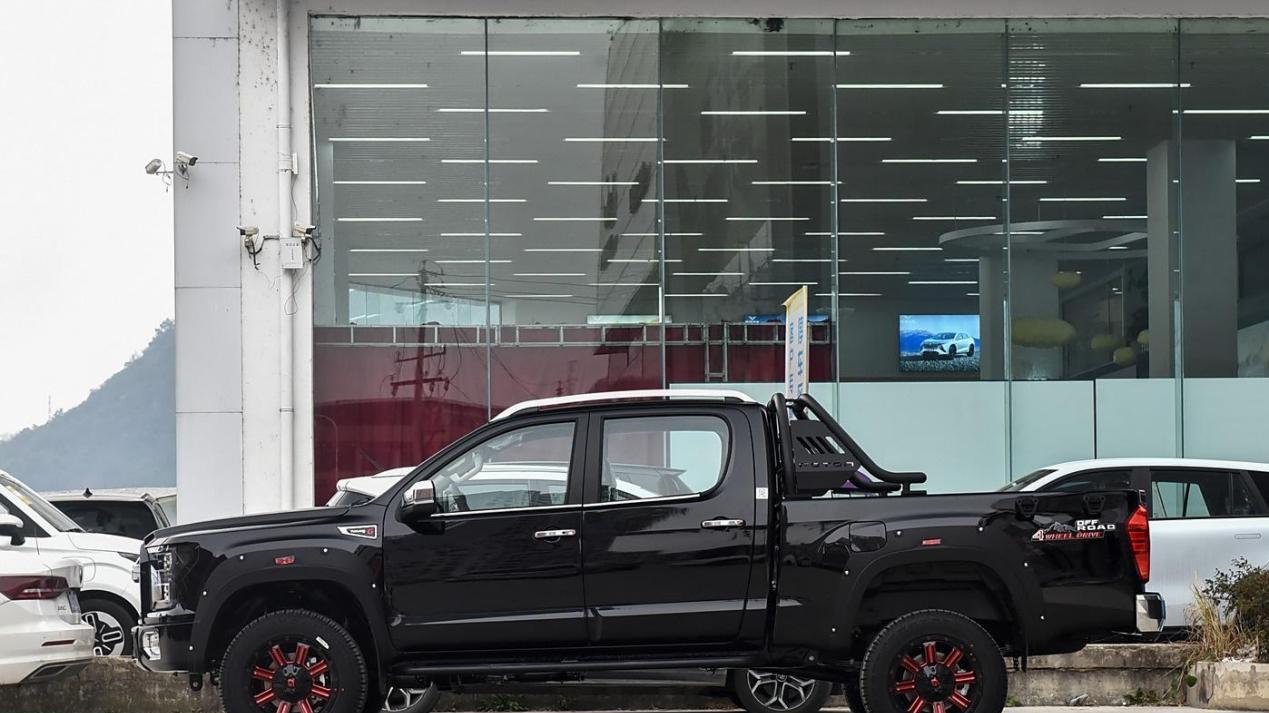 全新国产“猛禽”实车到店！外观硬朗车长超5米6，拥有400+牛·米