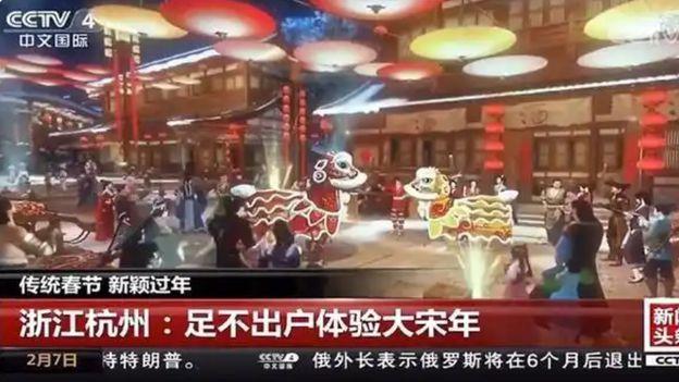 老外争抢“中国赛博庙会”门票，大妈劝阻