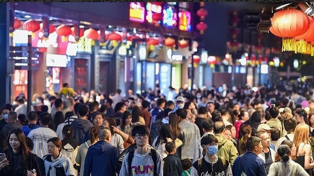 为何以前五一放7天，现在却改成五天还得调休，原来都是他的建议