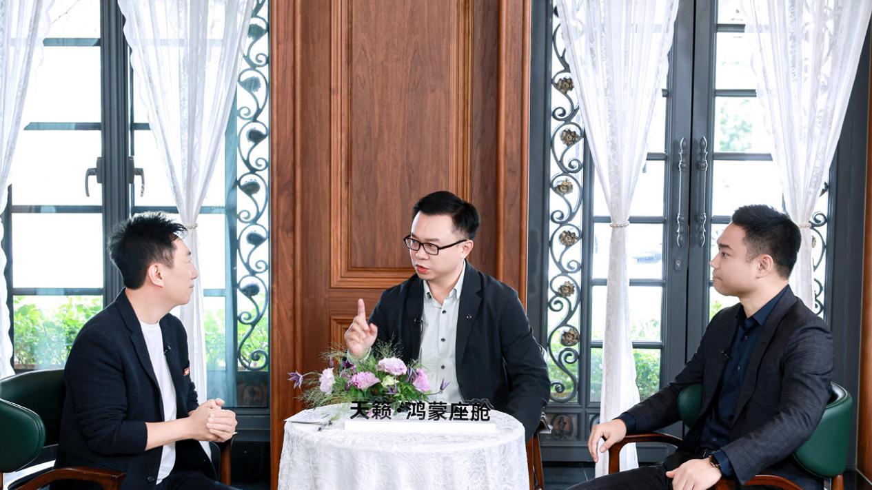 天籁装上鸿蒙座舱，燃油车的智能反击战开始了