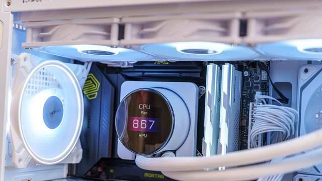 这块水冷竟然能“摸鱼”看剧？微星P13 360水冷也太会玩了！