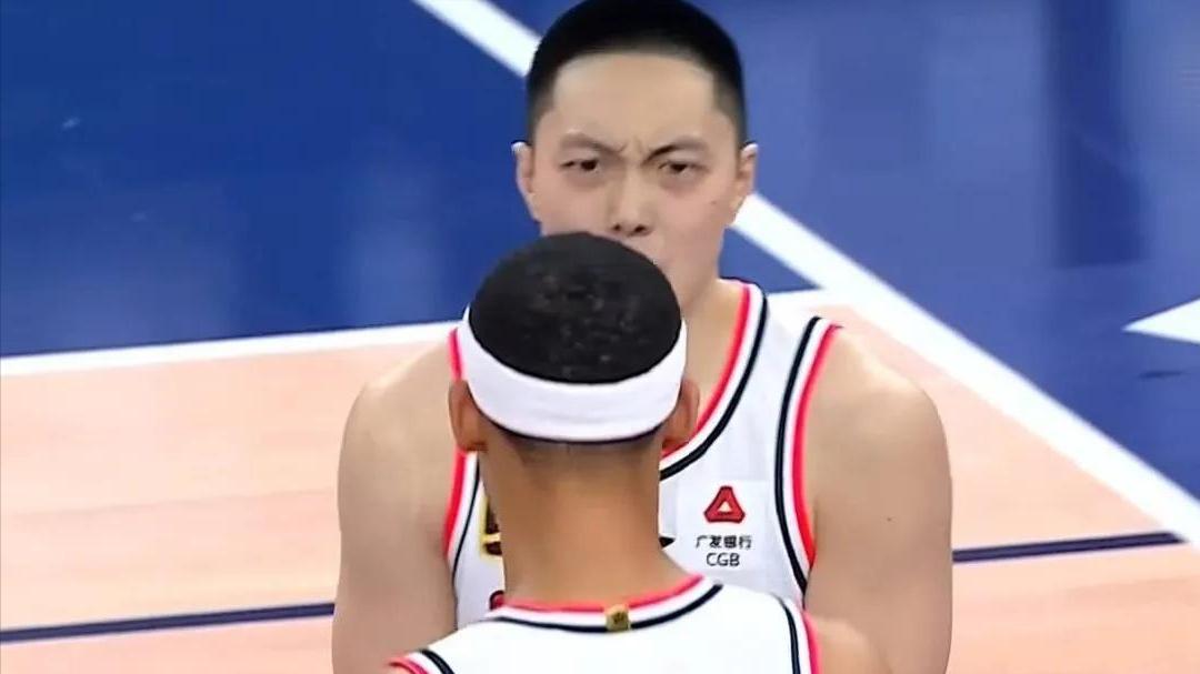 哈维压哨三分绝杀，上海104-103逆转广东，保留晋级希望！