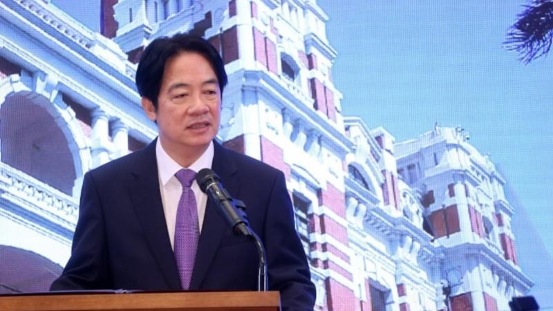 解放军逼近台湾24海里，岛内现求和信号，美国声援却无力干预。