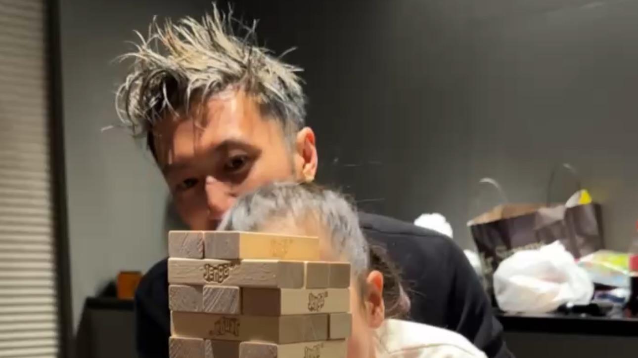 谢婷婷带全家为女儿庆祝5岁生日，谢霆锋笑着给外甥女喂饭