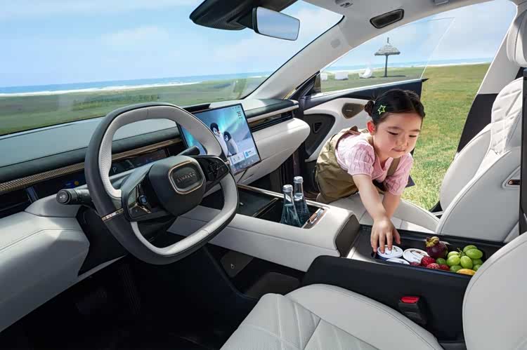 2万台里程碑达成！领克10 EM-P凭什么成为高端混动新标杆？