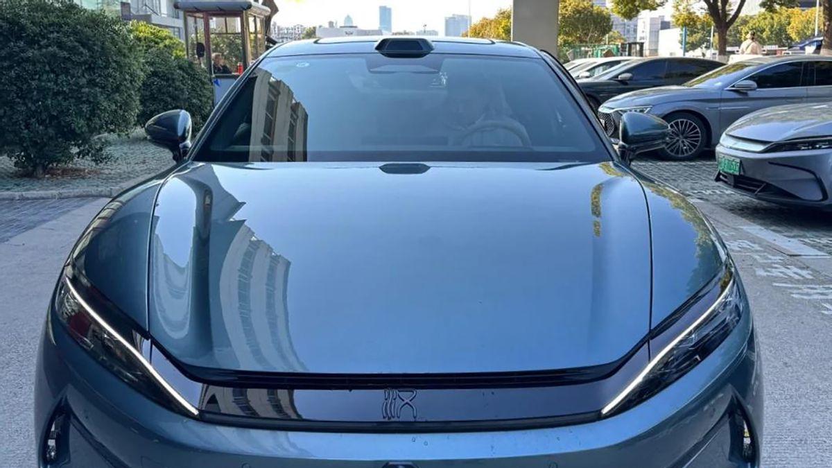 比亚迪汉L到店实拍：27万起预售，搭兆瓦闪充，买它还是小米SU7？