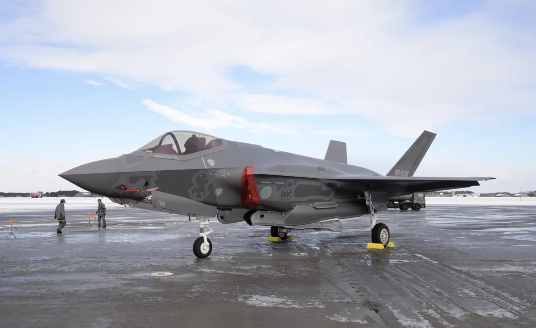 亚洲局势的最大变量来了：日本再武装走到哪一步了？