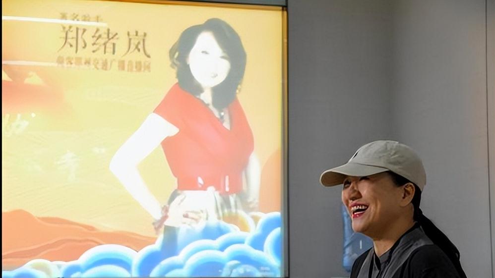 41年前她靠上春晚走红，却突然辞职加入美国籍，如今还想回国捞金