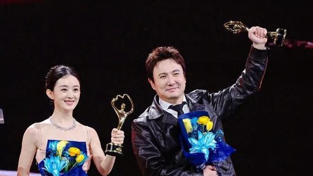 北京这晚，江湖地位、人情世故，在74岁张艺谋身上体现的淋漓尽致