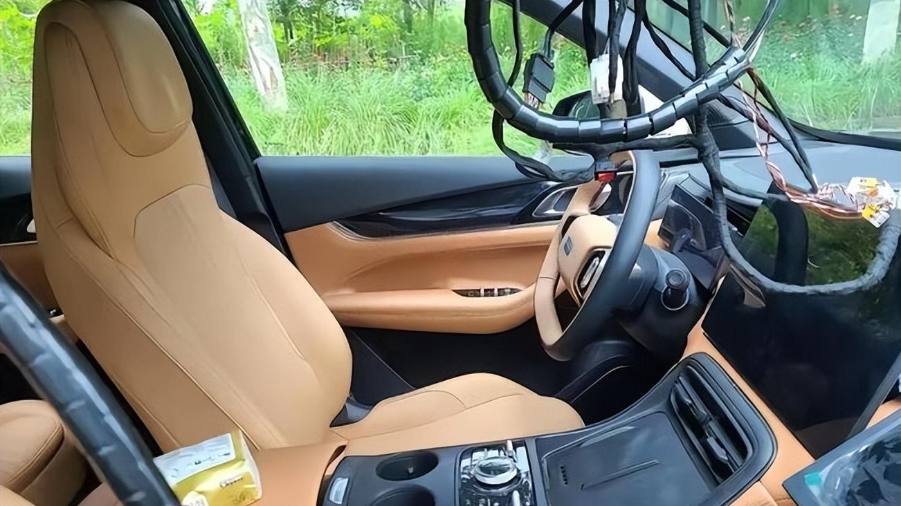 银河M7不藏了，申报图之后内饰谍照再曝光，这次看清了更多小心思