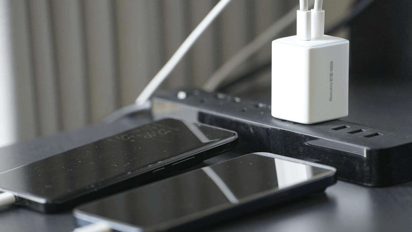 小体积大能量——灵动F45 Turbo氮化镓快速充电器陪伴你出行