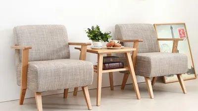 男子家中就餐遭遇意外，钢管椅夹断手指引热议