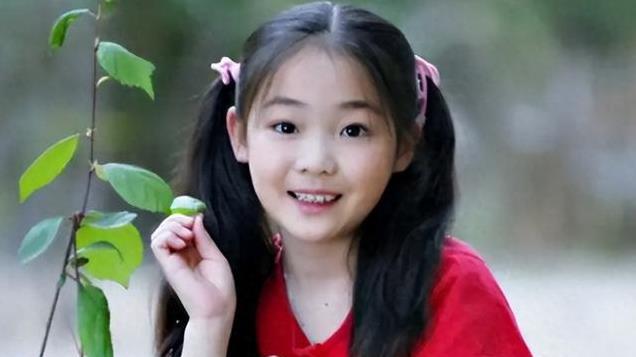 为替母还债6岁出道，演哭戏一夜成名，如今28岁美到认不出