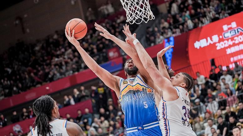 上海击败新疆夺冠，赛后听听各界媒体专家怎么说，外援差距