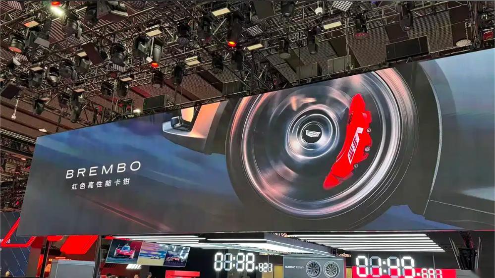 2025广州车展：凯迪拉克CT5飓风哑光灰新车色亮相